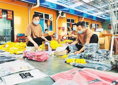 河北保定白溝產(chǎn)業(yè)轉(zhuǎn)型調(diào)查 從“箱包之都”到文具市場(chǎng)，逆風(fēng)闖出新天地